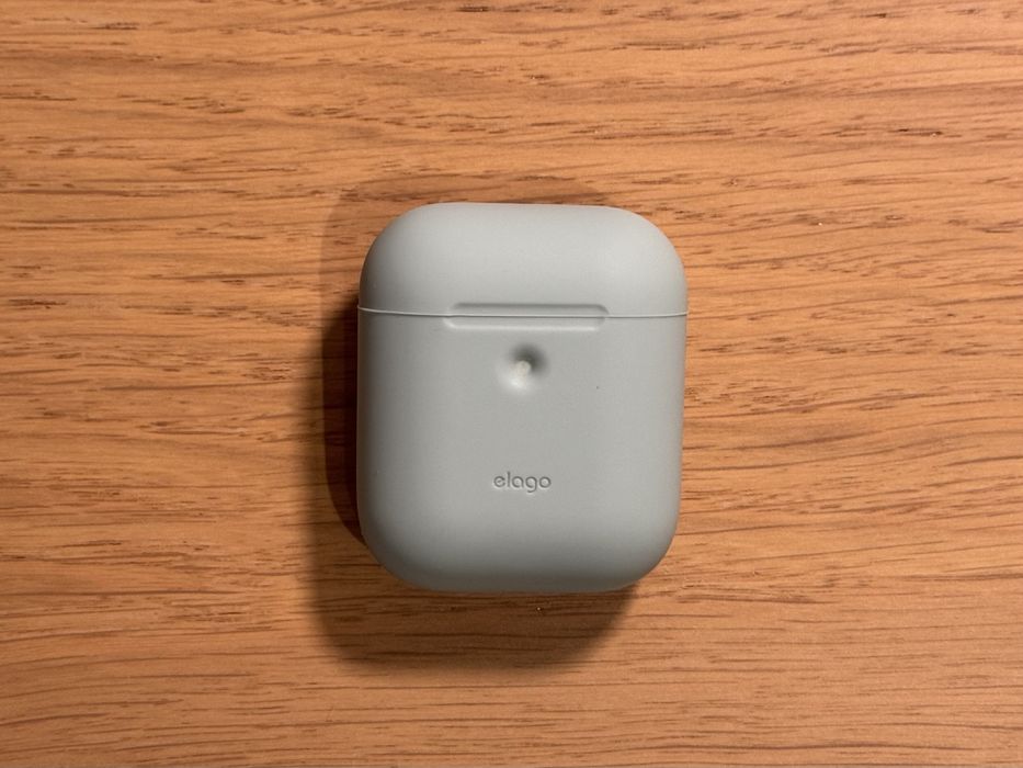 Słuchawki AirPods 2 z etui z ładowaniem indukcyjnym oraz z etui Elago