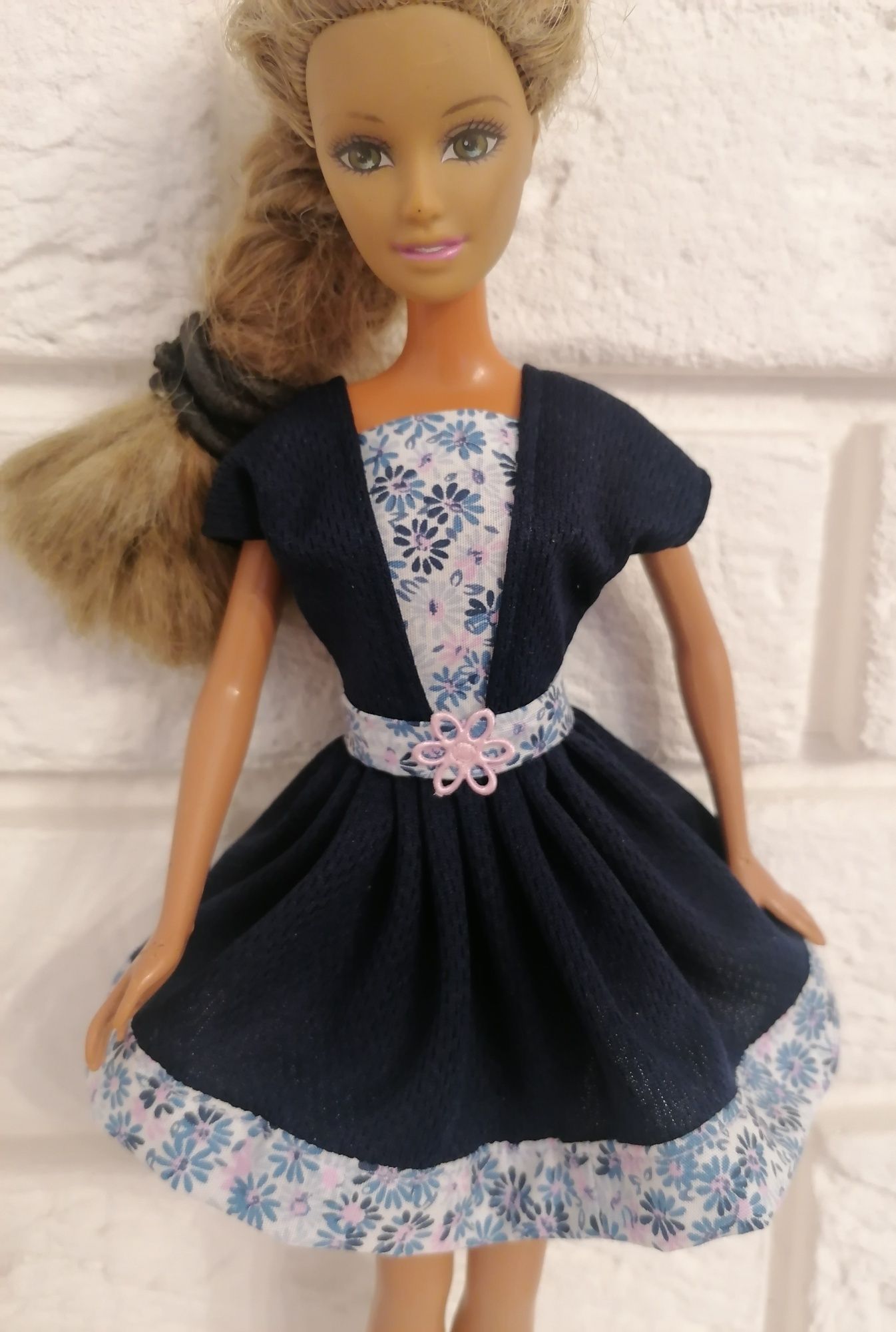 Ubranko dla Barbie sukienka