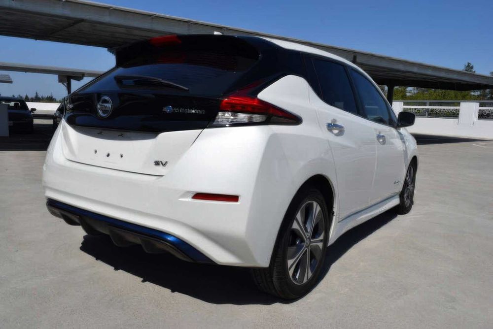 Nissan LEAF SV      2019