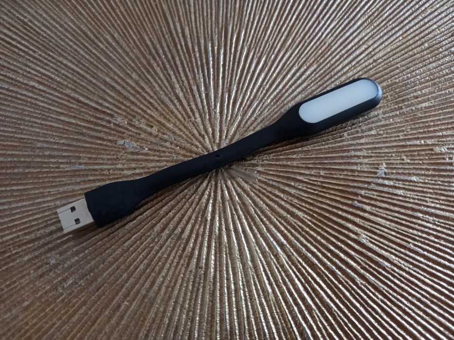 Luz LED Portátil – Alimentação USB & Versátil