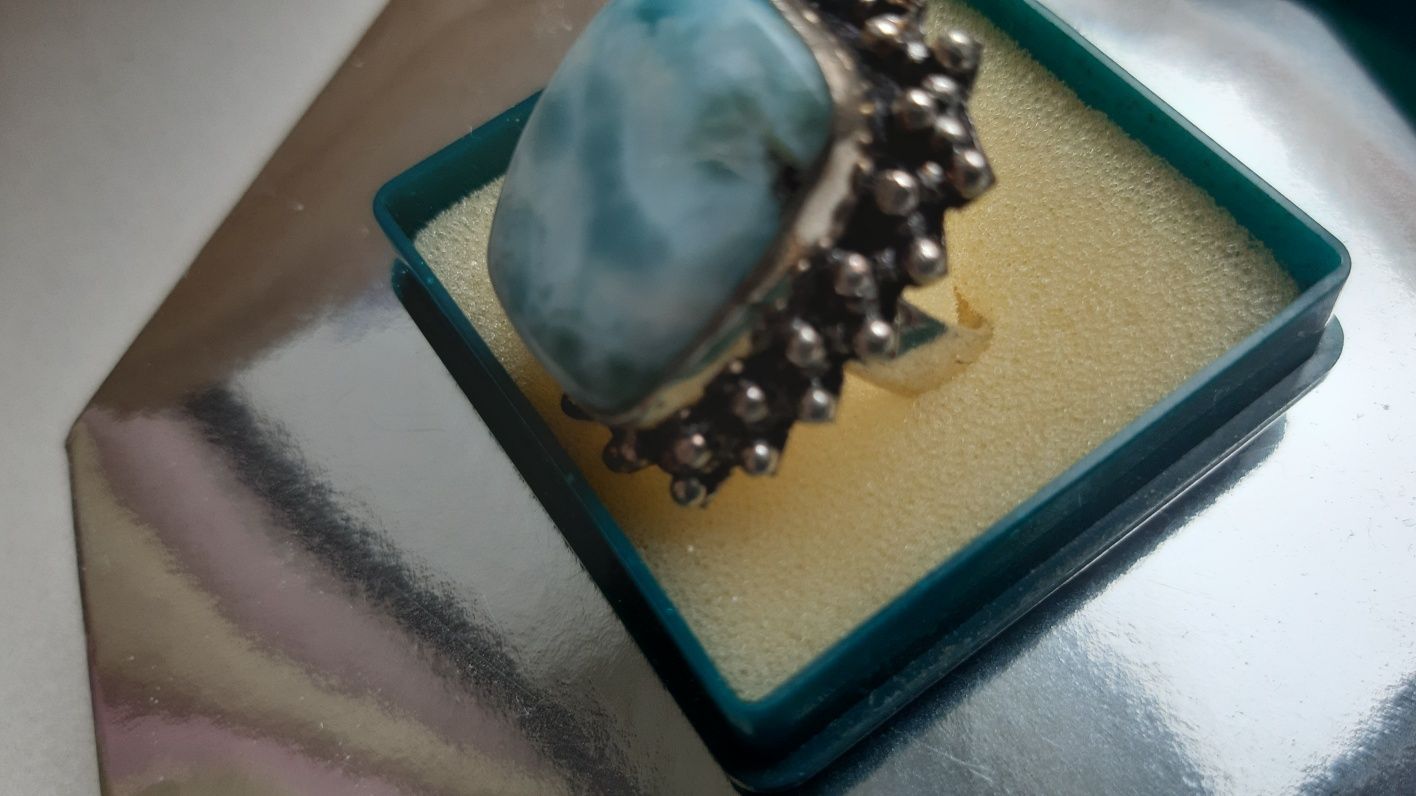 Большое серебряное кольцо с натуральным камнем Ларимар