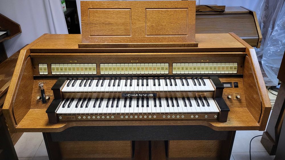 Organy kościelne  Johannus op. 25