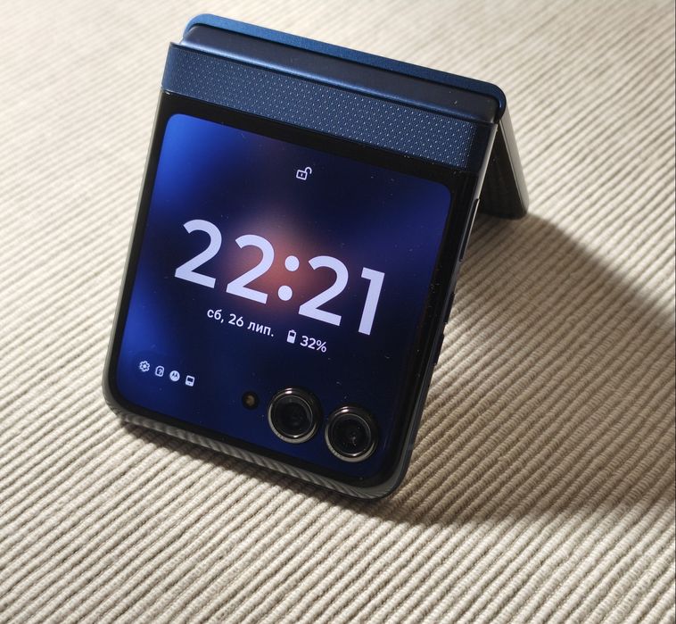 Motorola razr 60 XT2553-1 8/256 GB
