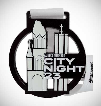 Piękny medal Adidas Runners City Night Berlin 2023