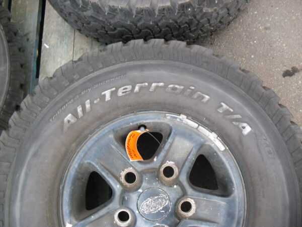 Land Rover x3 jantes boost e pneus BF Goodrich All Terrain  285x75xR16