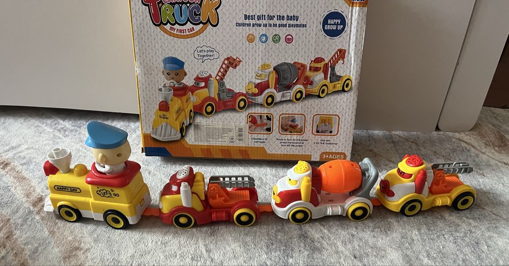 Паравозик,вагони машинки ,музичний.