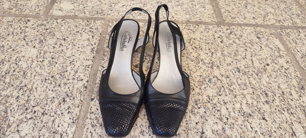 Sapatos sling em pele