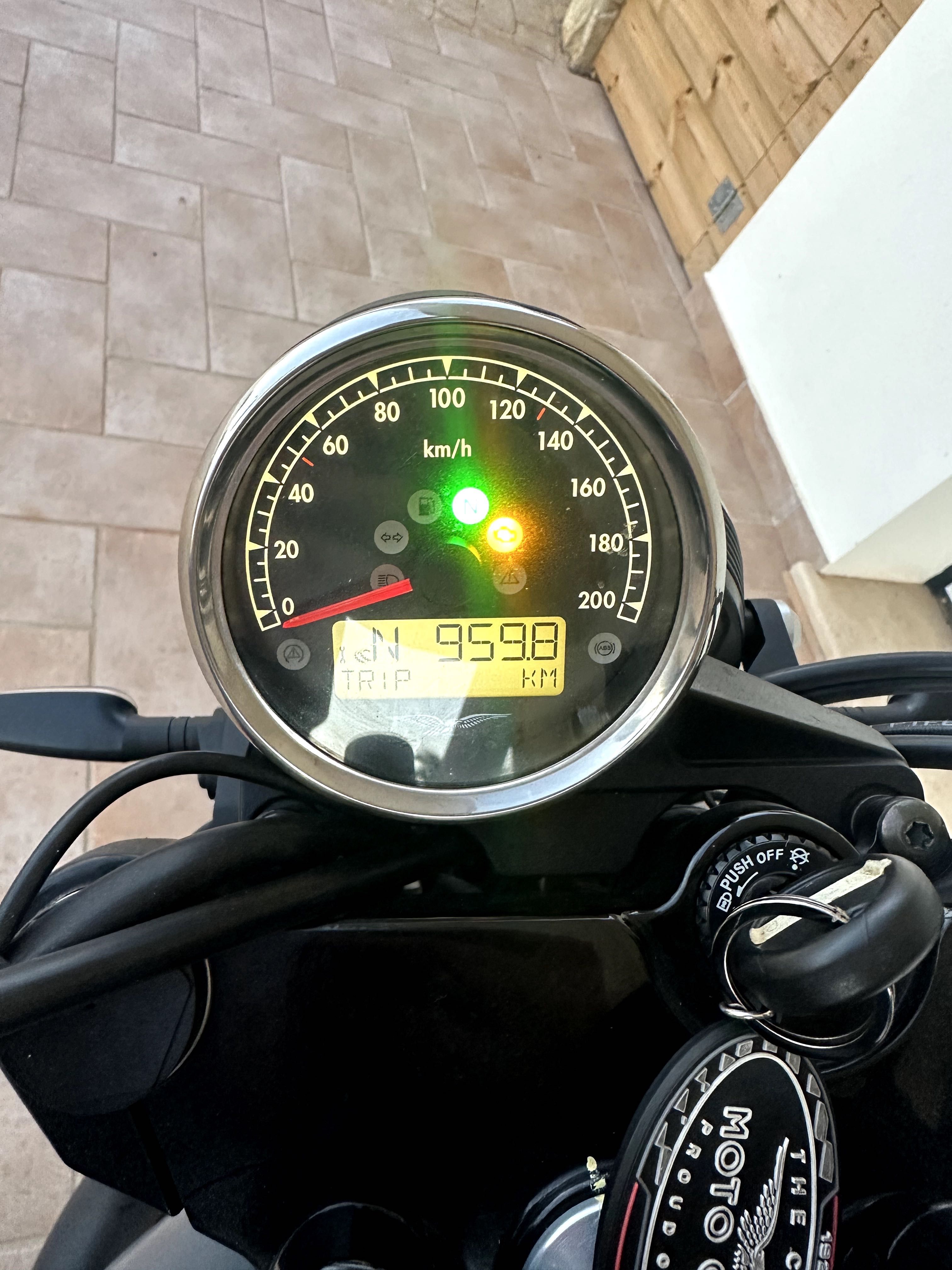 Moto Guzzi V7 III Stone 2021