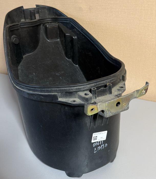 Бардачок під сидіння Suzuki Lets