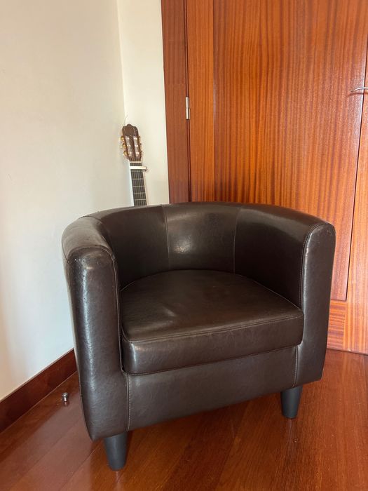 Poltrona castanha