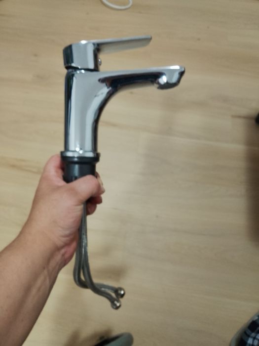 Bateria umywalkowa Invena nowa