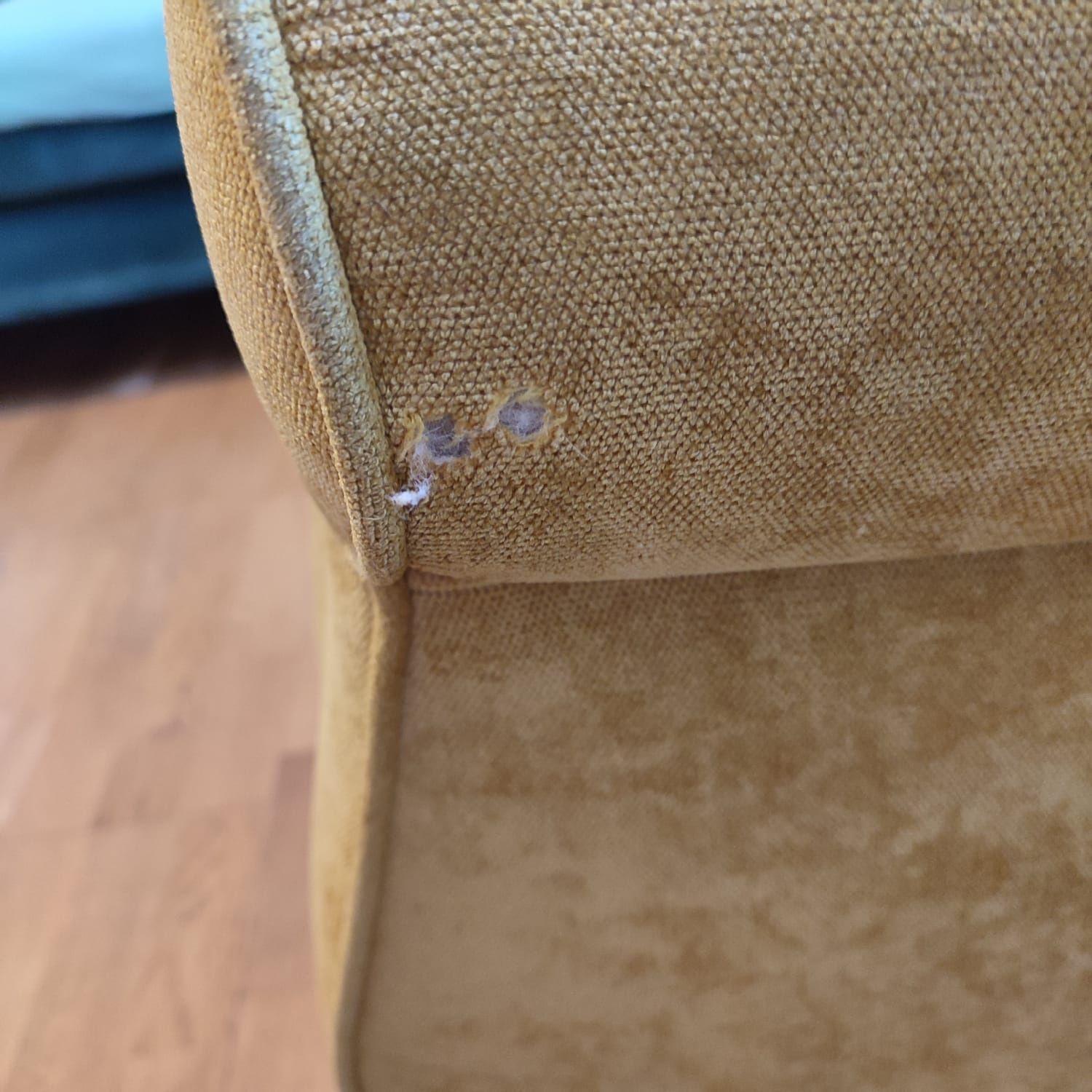 MILES Fotel Uszak żółty nie IKEA czarne nòżki