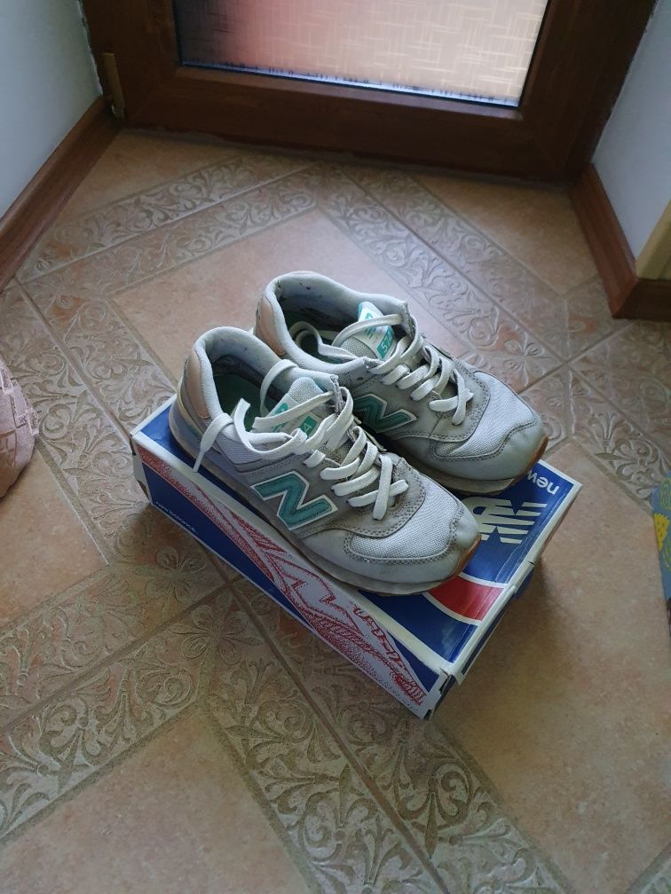 Продам  кроссовки New Balance 574