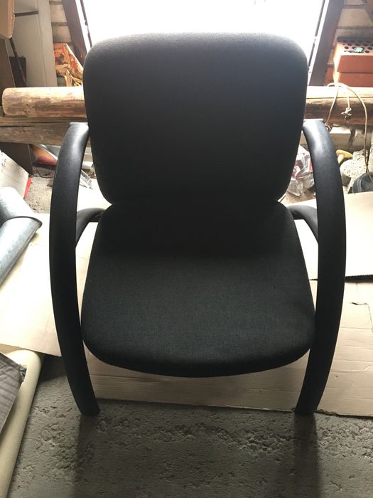 Распродажа офисных стульев .