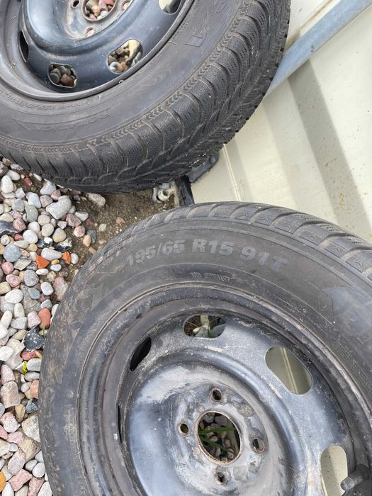 Zestaw kół zimowych 195/65 R15 felgi 4x108