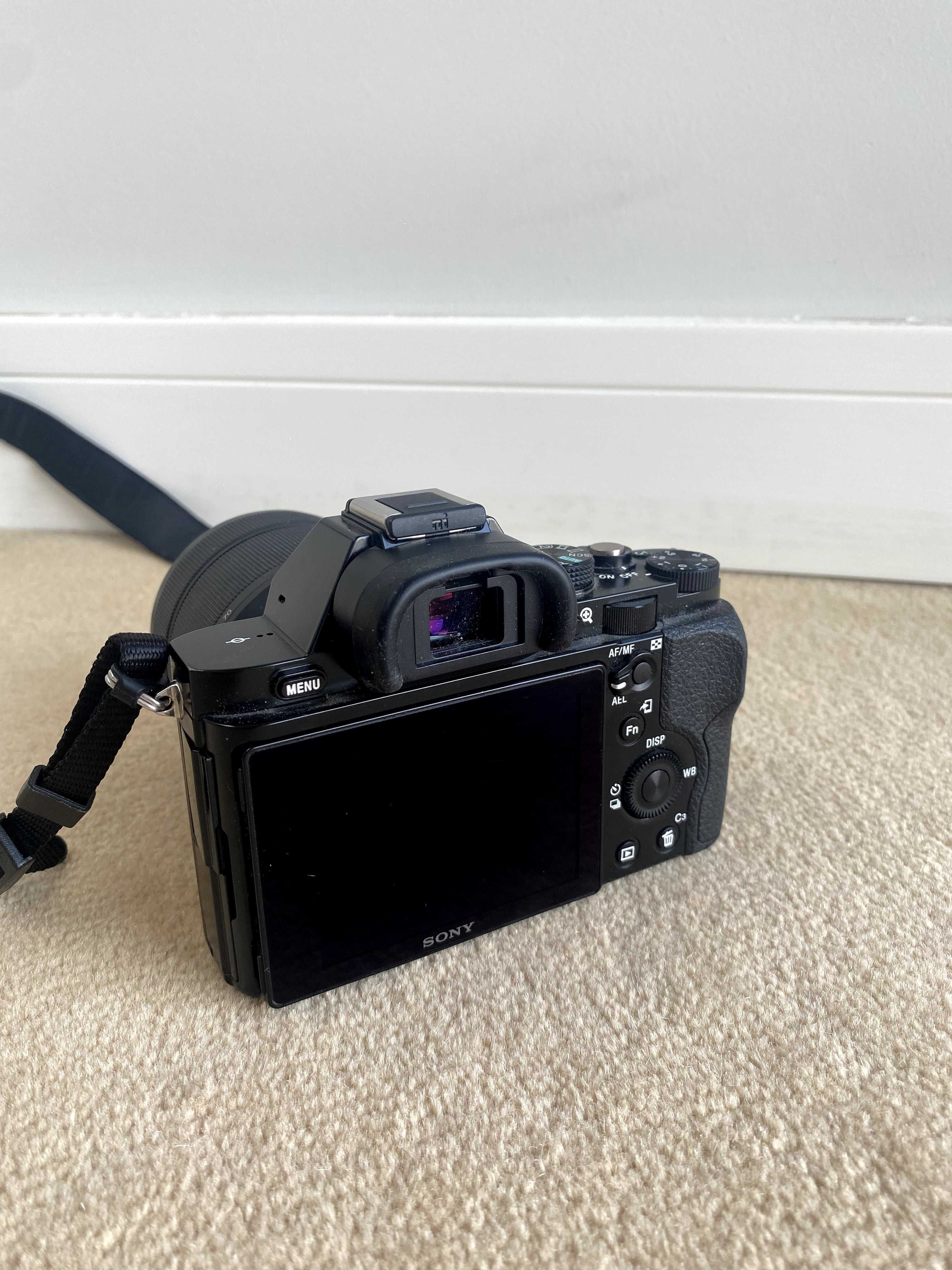 Aparat SONY Alpha A7 z obiektywem FE 3.5-5.6/28-70 OSS