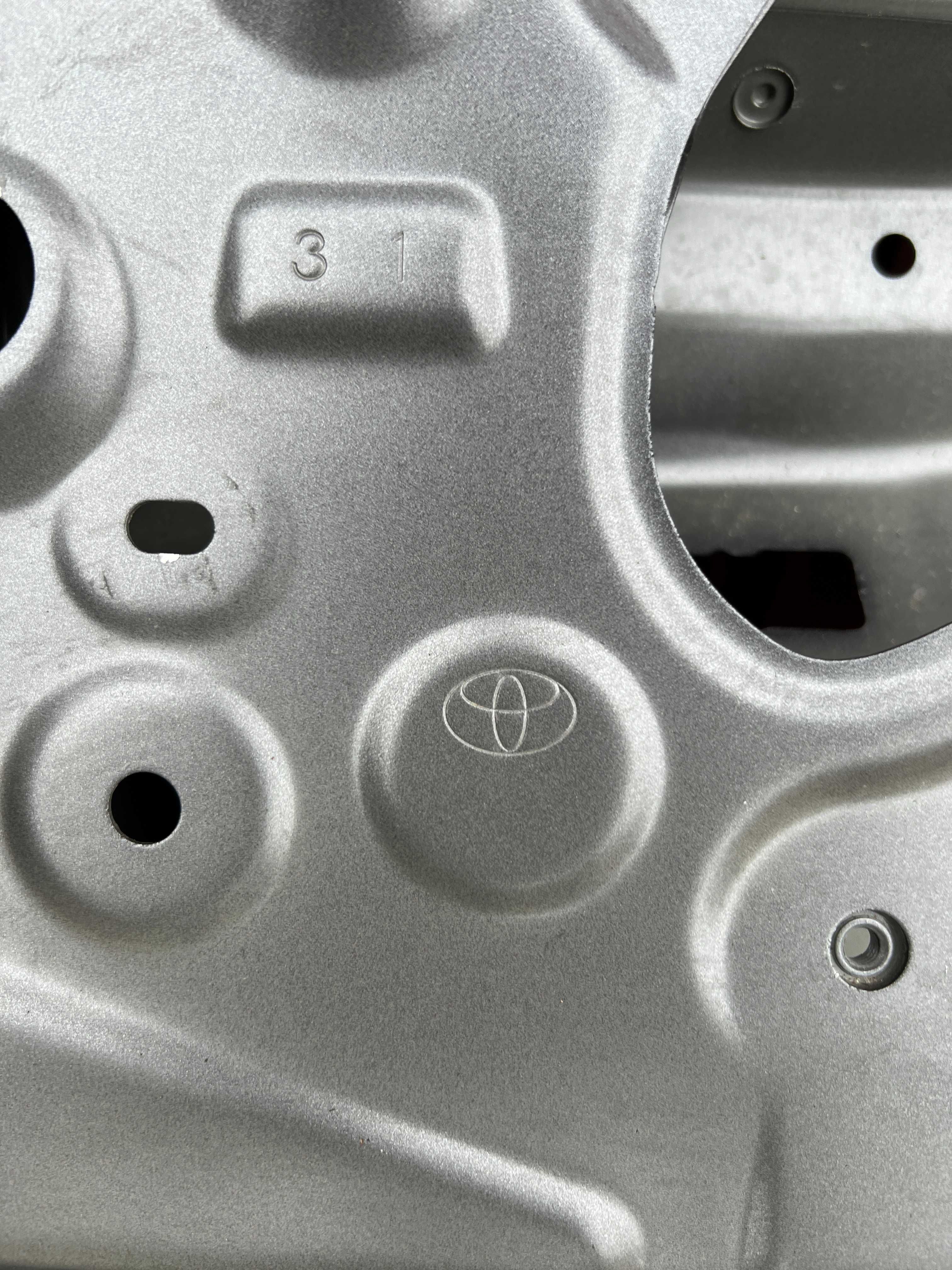 Кляпа ляда кришка багажника Toyota Rav 4 Rav4 Тойота Раф 4 2018-2024