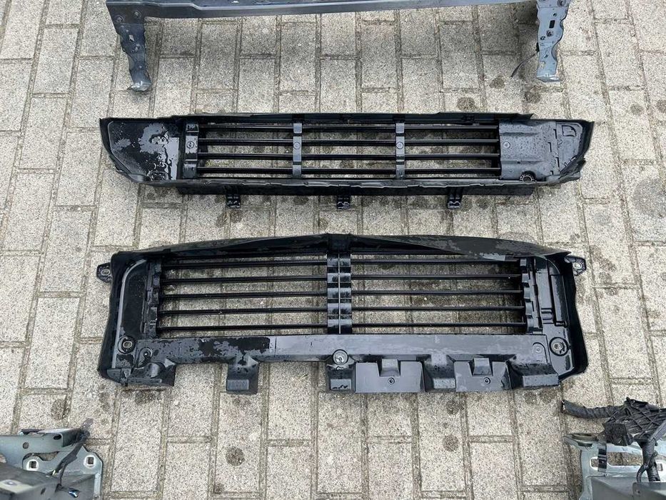 VOLVO XC40 Телевізор Передня панель