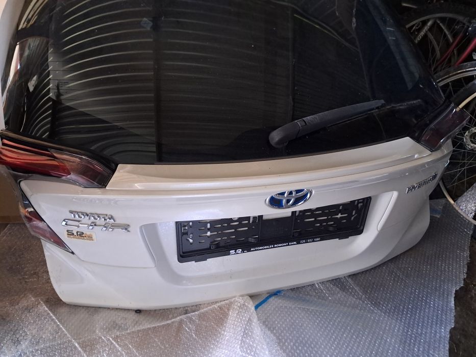 Klapa bagażnika toyota chr możliwość części do lakieru