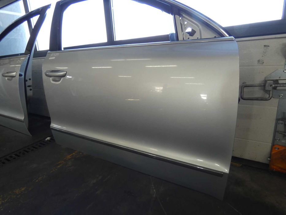 Drzwi prawy przód przednie Skoda SUPERB II LA7W RZ3/83 GORLICE