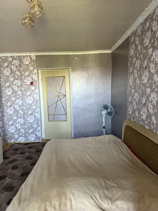 Свободна. Посуточно .Район жд.