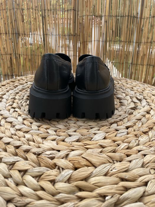 Loafers pretos chunky Stradivarius