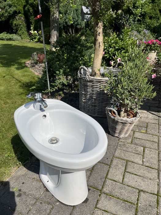 Bidet z baterią i korkiem