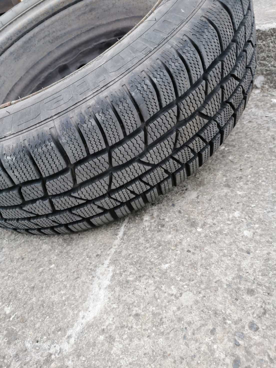 Nowe opony zimowe 205/60 R16 na stalowych felgach GM