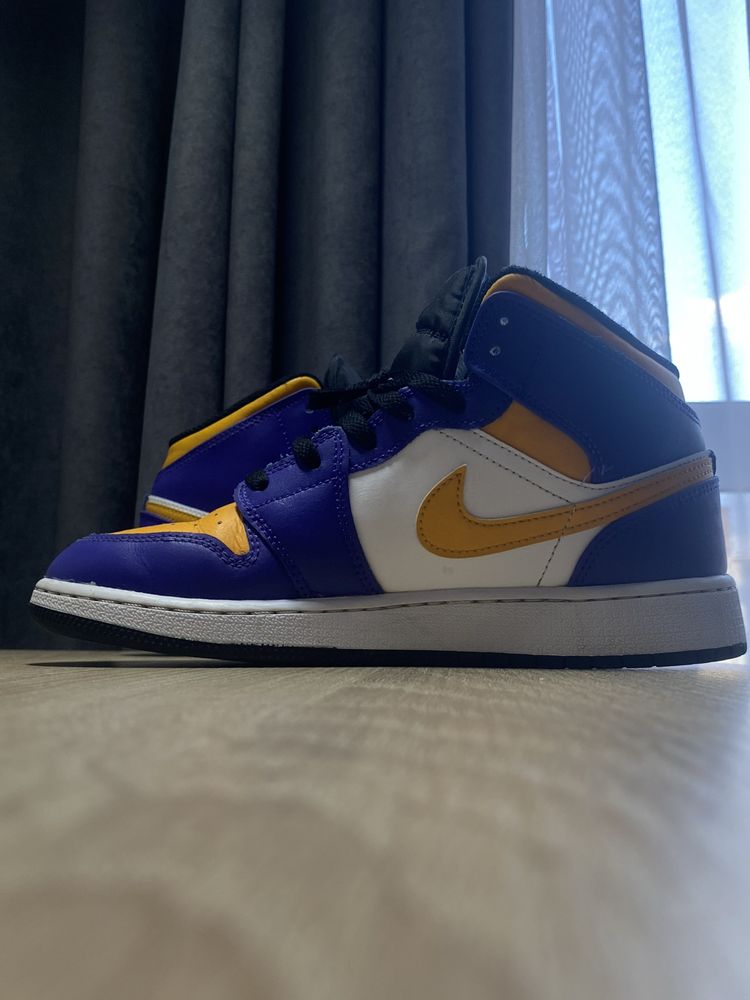 Air Jordan 1 mid