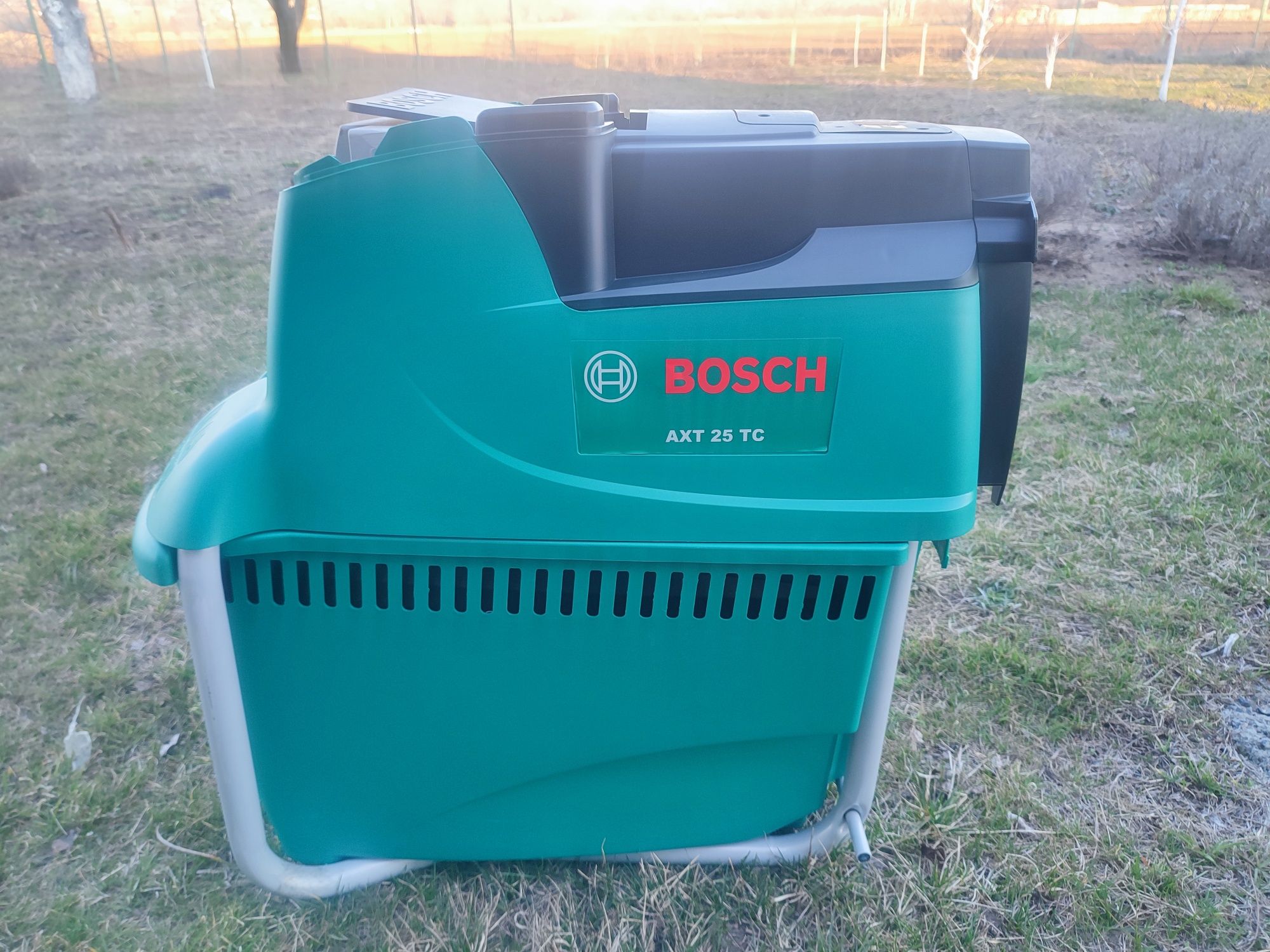 Садовий подрібнювач Bosch AXT 25 D