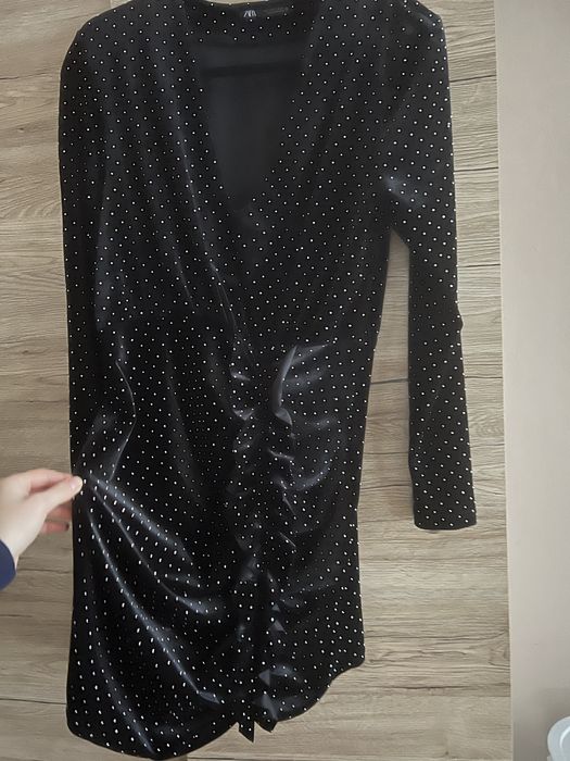 Sukienka welurowa cyrkonie falbanka