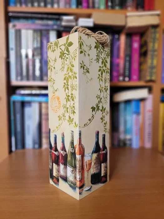 Drewniana skrzynka na wino – ręcznie zdobiona metodą decoupage