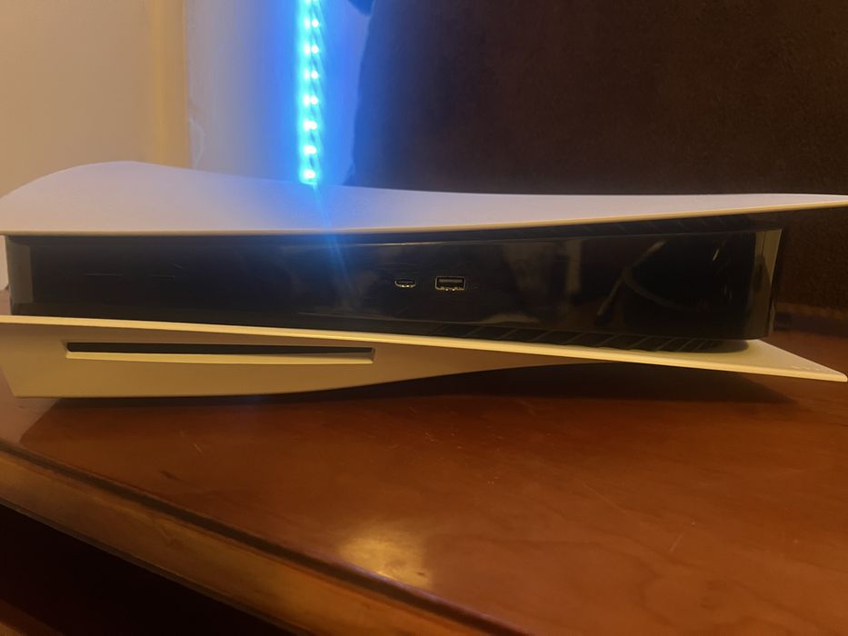 Ps5 500 Gb 2 comando + torre de carregar + headset + jogo de Batman