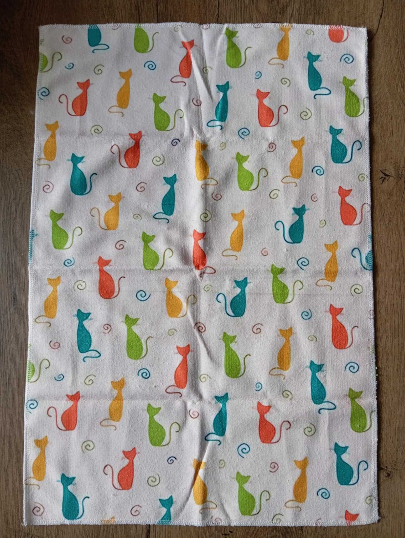 Ścierka kuchenna z kolorowymi kotami