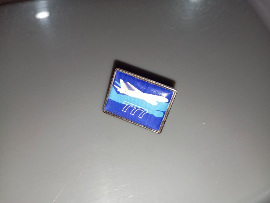 Lote de pins variados
