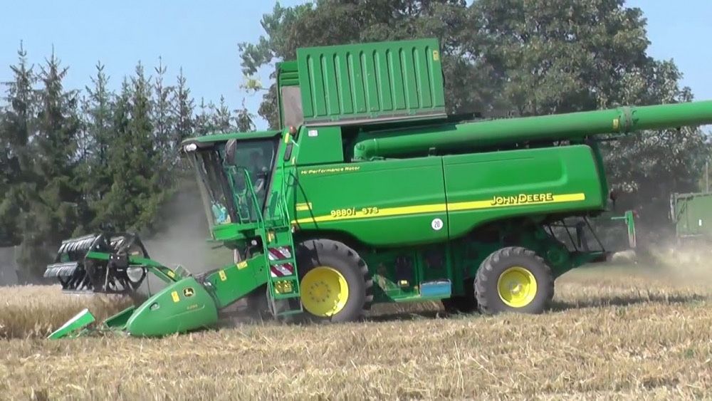 Комбайн на послуги john deere