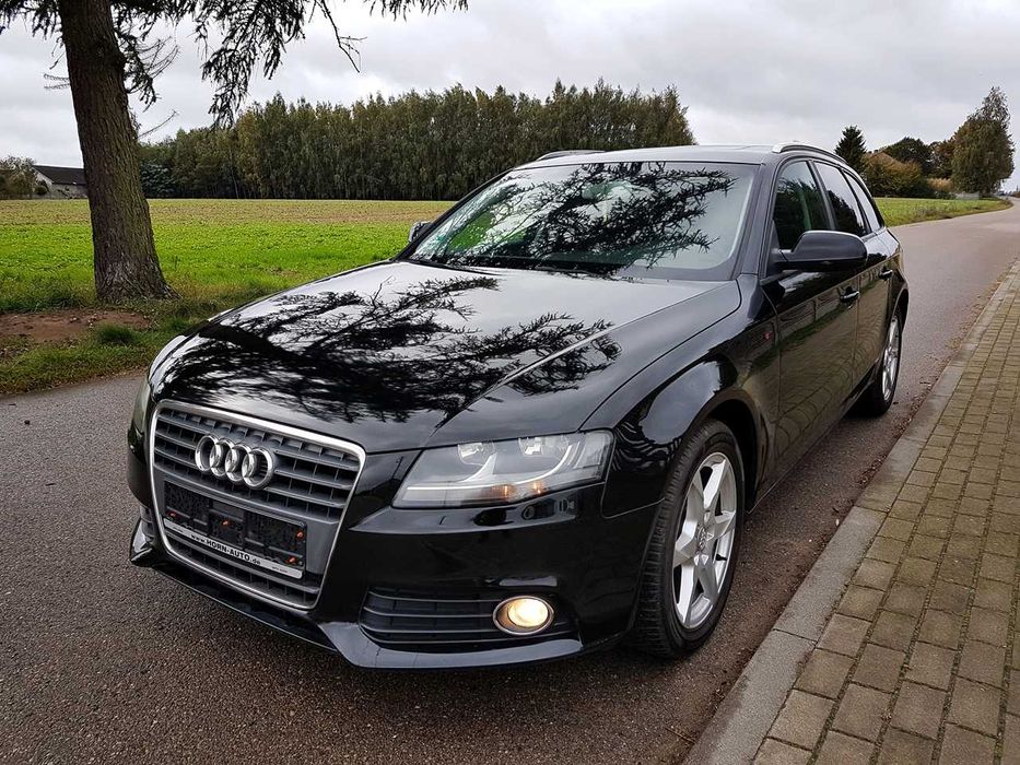AUDI A4 B8 - 140PS ! PANORAMA  * Black Edition *