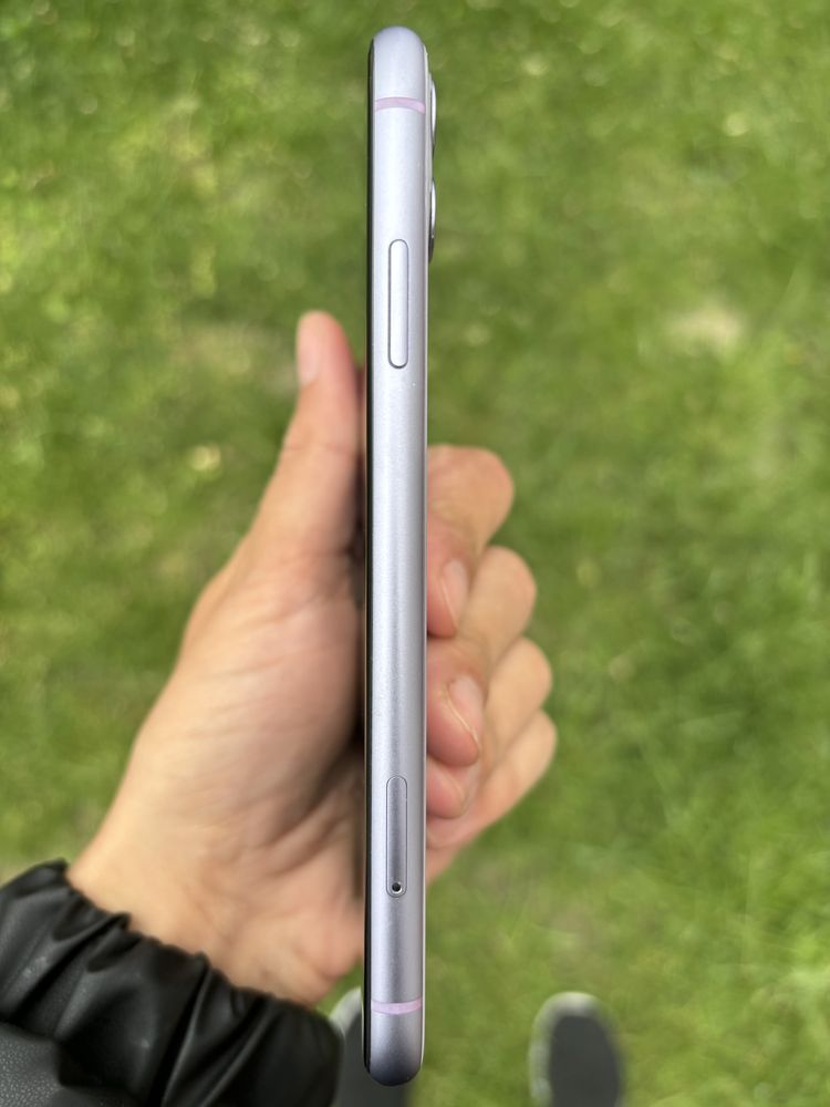 Продам iPhone 11, на 64Gb