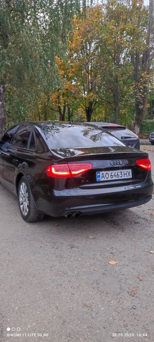 Автомобіль Audi a4b8