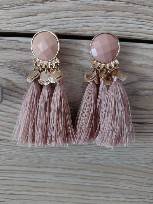 Kolczyki w stylu retro.