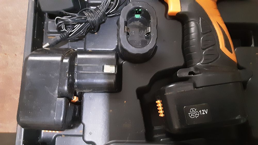 Шуруповёрт Вихрь 12в продам.