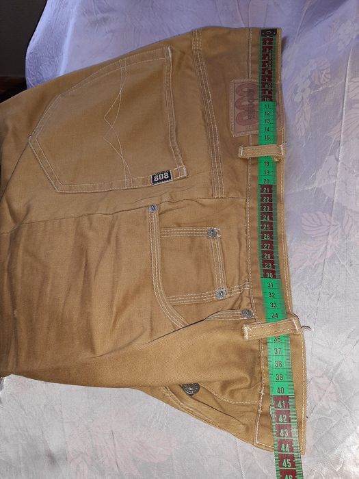 Джинси чоловічі гірчичного коліру.