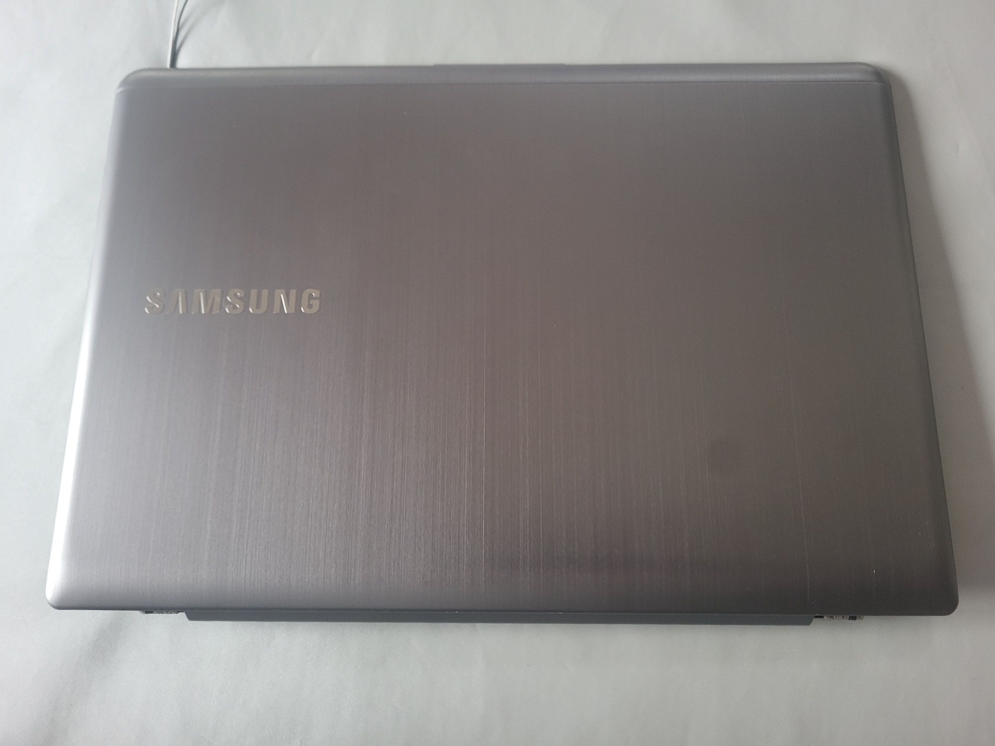 Sprzedam klapę Matrycy do Samsung NP-540U3C