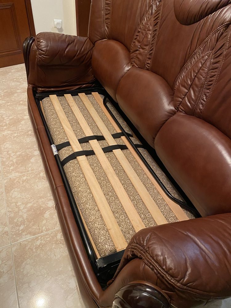Sofá cama de couro clássico em excelente estado – 3 lugares