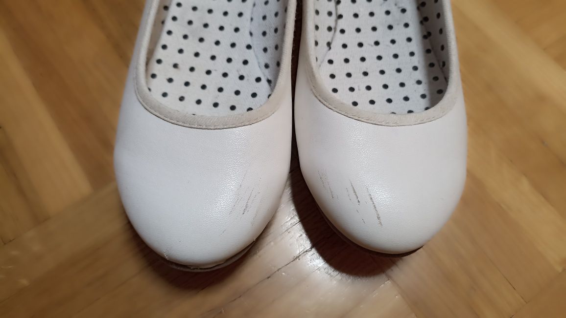 Buty baleriny r.36 białe dł. 23