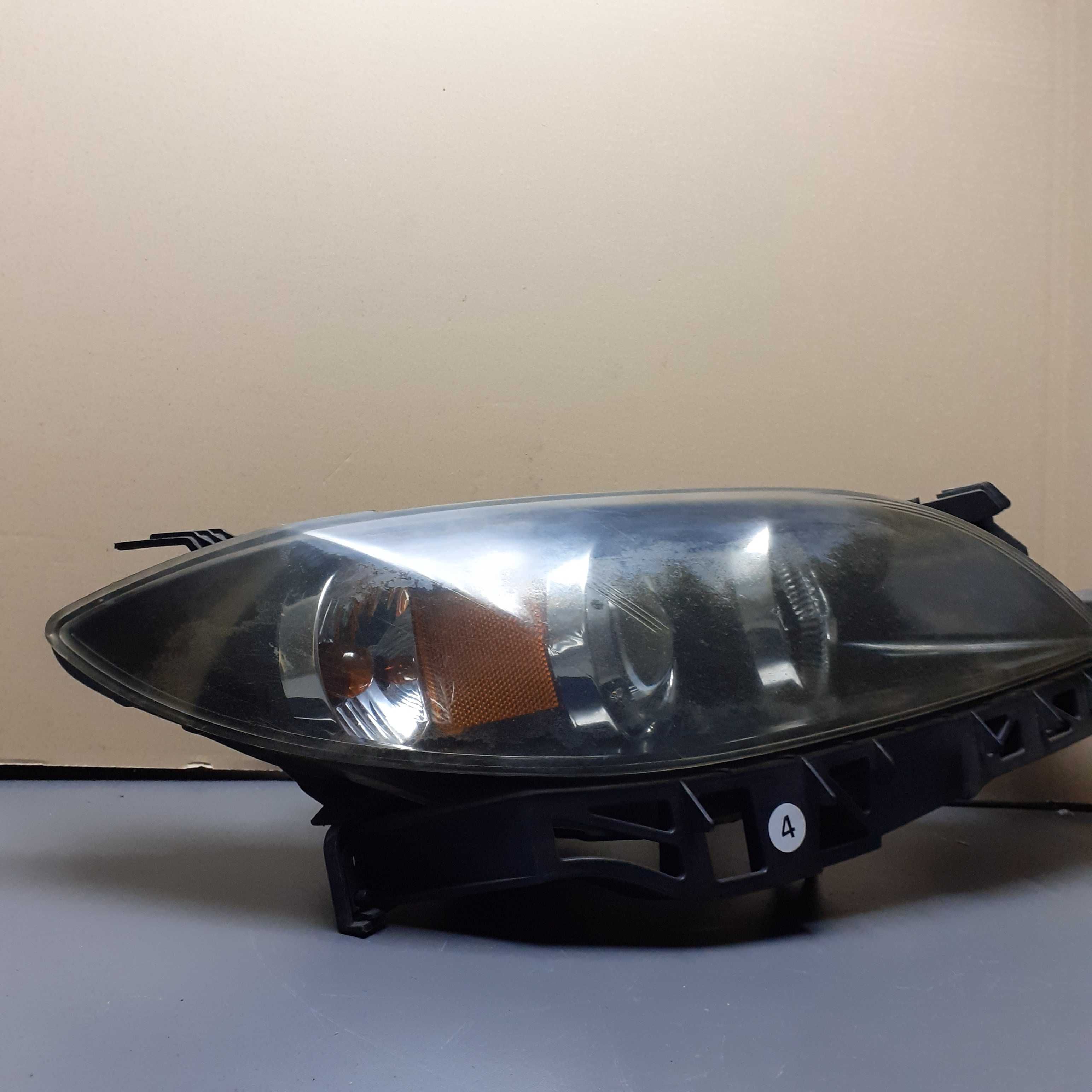 Lampa przednia Mazda III BK sedan prawa H7
