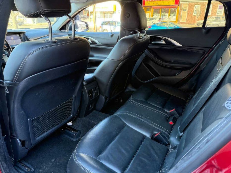 Infiniti QX30 Premium      2017