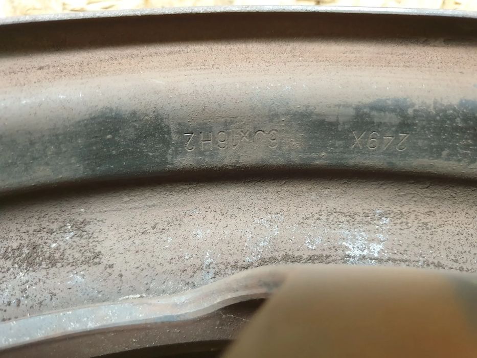 Jante frente esquerda PEUGEOT 208