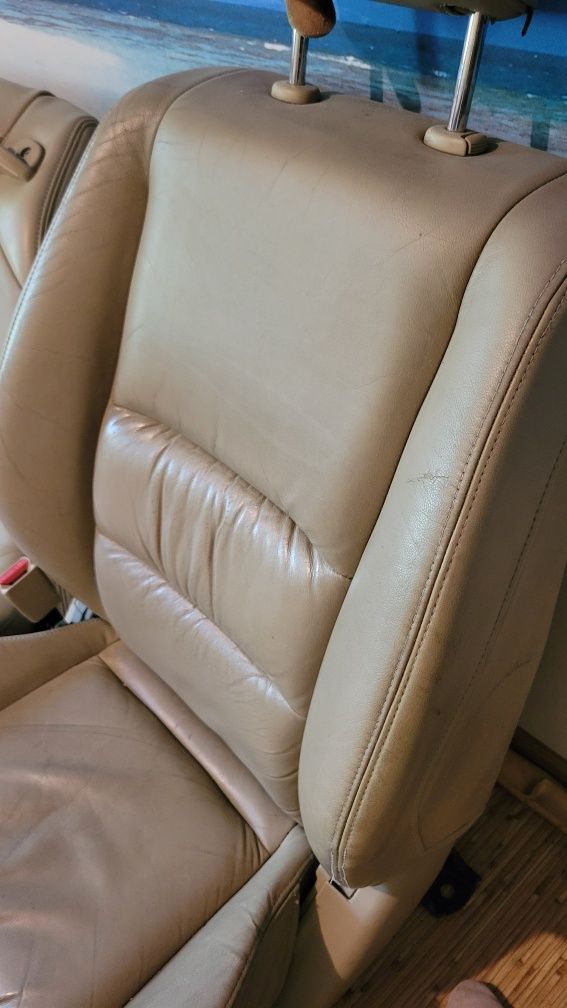 Светлый салон сидения Nissan Camry