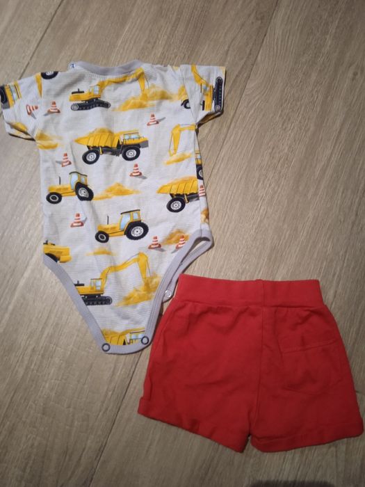 Komplet dla chłopczyka body + spodenki r.62, stan idealny, firma Mrofi